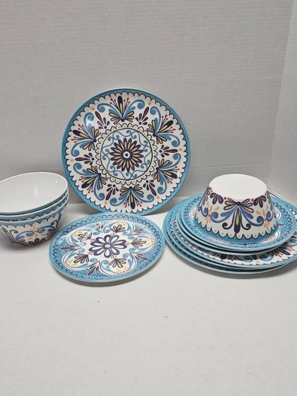 Beautiful Bzyoo Dinnerware Melamine Blues Collection Plates Bowls 12 Piece pc